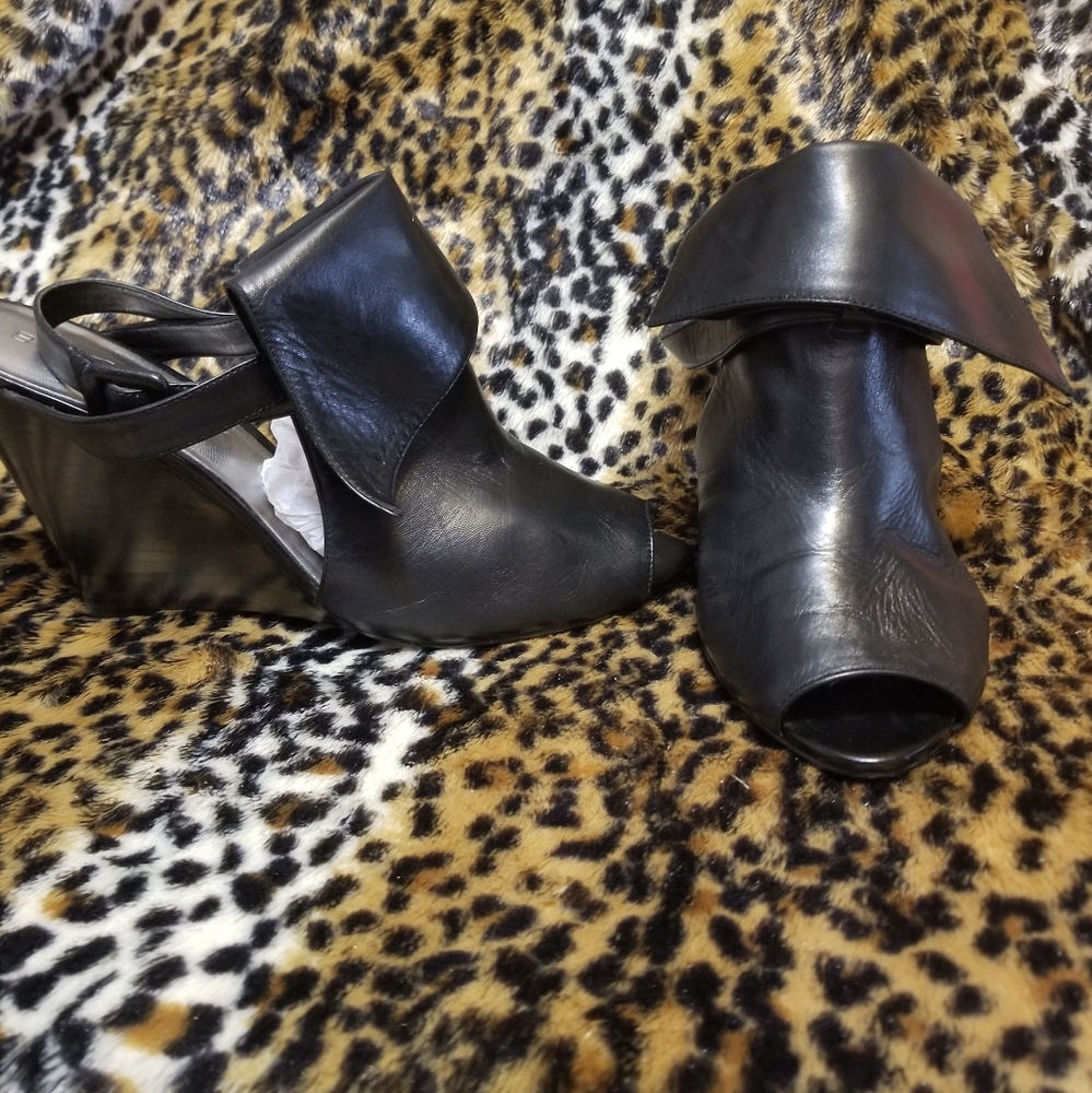 Shoes - Picture 5 of 6